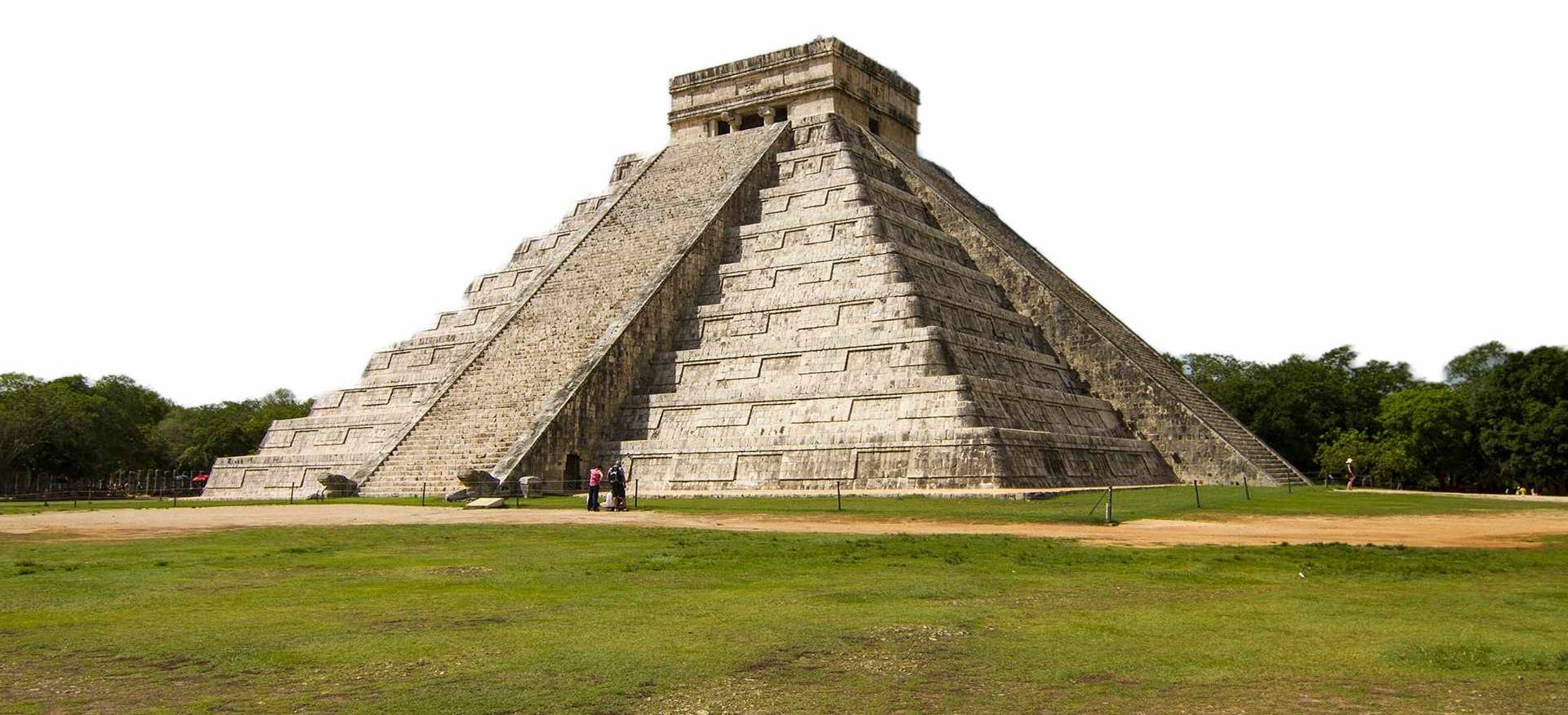 Custom-Travel-Planner-Network-Mexico-Chichen-Itza-pyramid