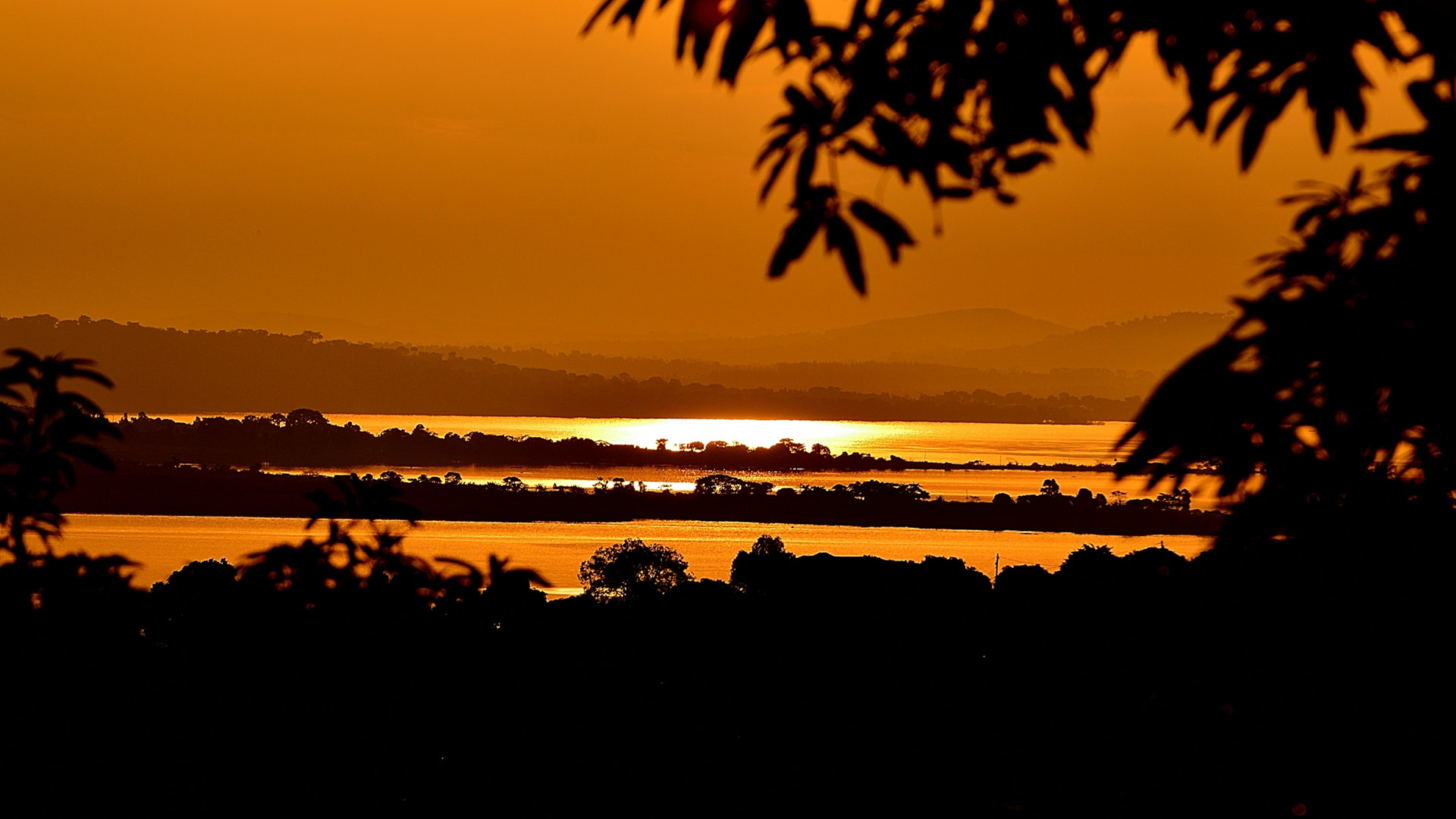 Custom Travel Planner Network-Uganda-Lake Victoria Sunrise