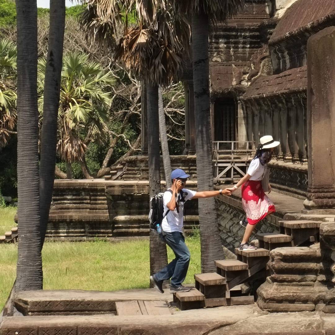 Custom-Travel-Planner-Network-5-SM-Cambodia-Angkor-Wat-picnic