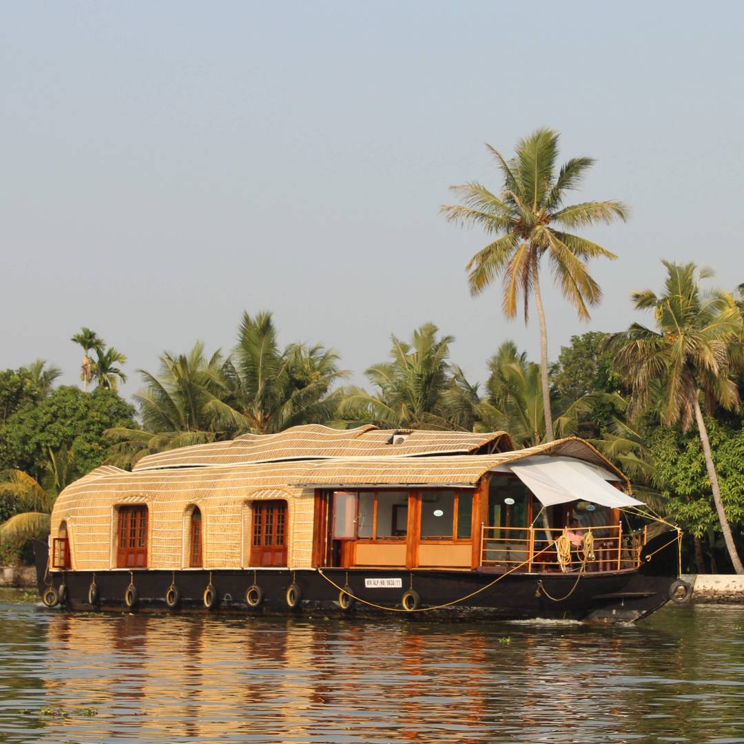 Custom-Travel-Planner-Network-8-India-Kerala-Houseboat