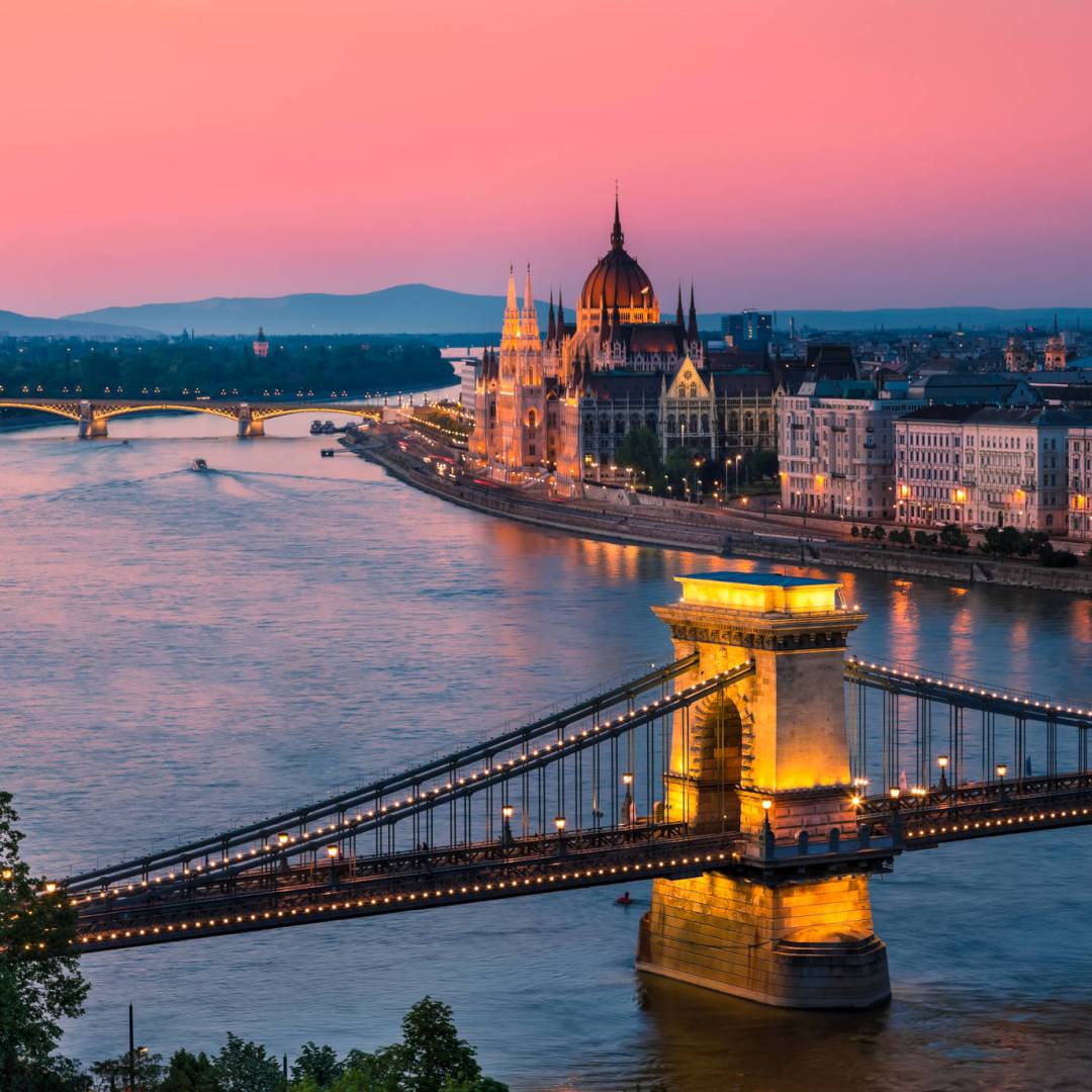 Custom-Travel-Planner-Network-1-SM-Hungary-Budapest