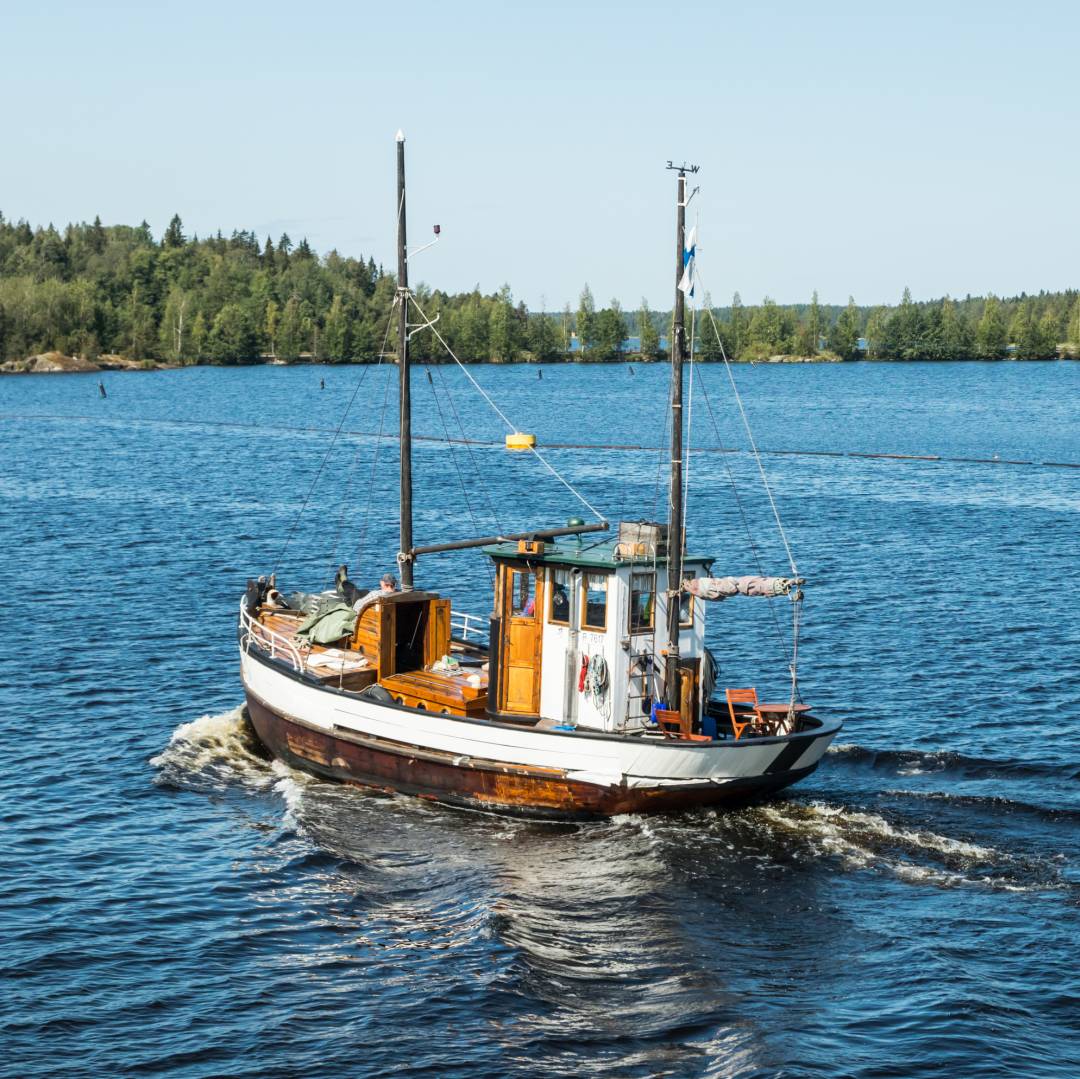 Custom-Travel-Planner-Network-3-SM-Finland-Lake-Saimaa-Boat