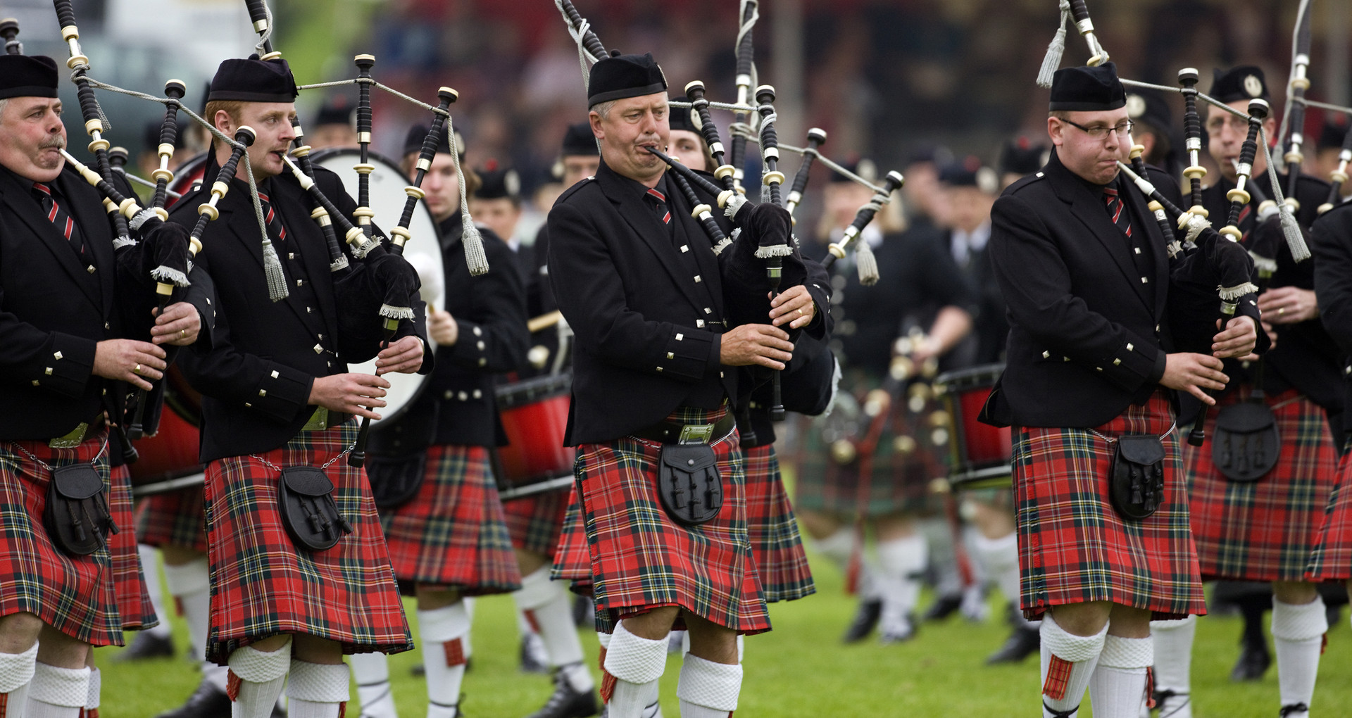 Custom Travel Planner Network-Scotland-Bagpipers
